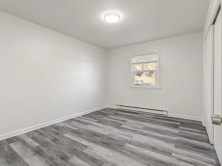 Hillcrest — Photo 17