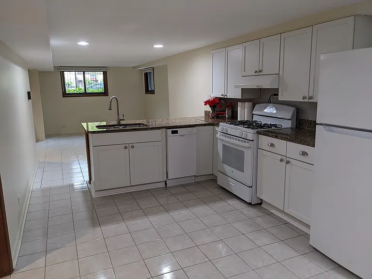 5732 N Kenmore Ave #G — Photo 4