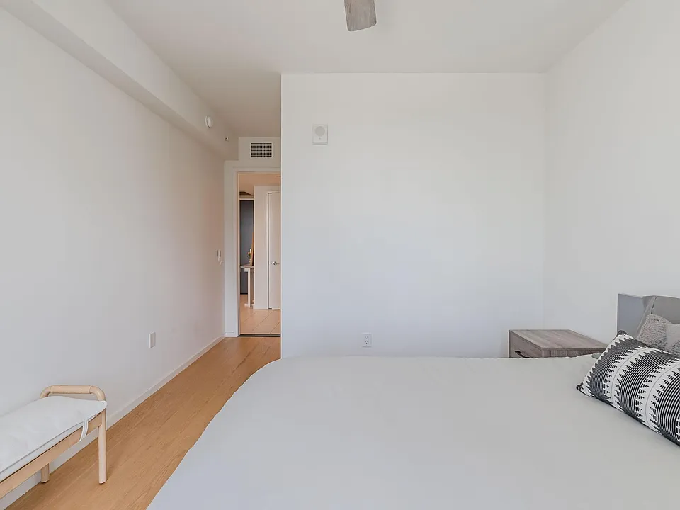 889 Francisco St #802