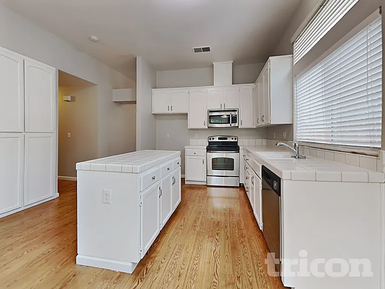 1436 Northwood Dr — Photo 5
