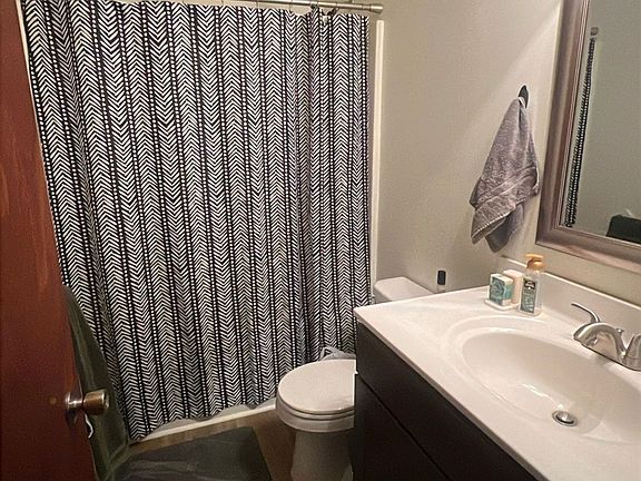 4th image of 558 N Plum St APT 1