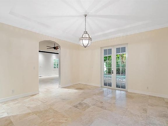 4th image of 2418 S Olive Ave