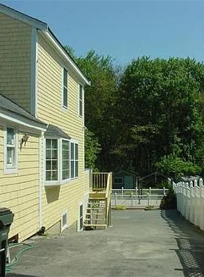 5th image of 444 Merrimac St