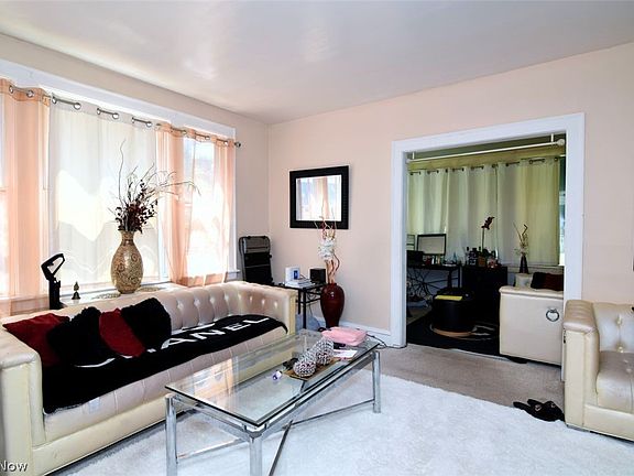 5th image of 2449 Woodmere Dr