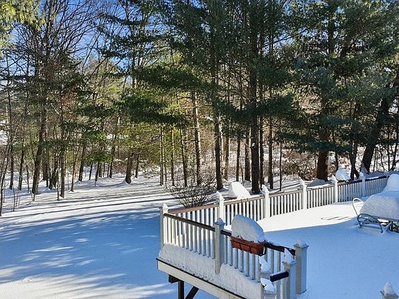 5th image of 25 Winding Brook Ln