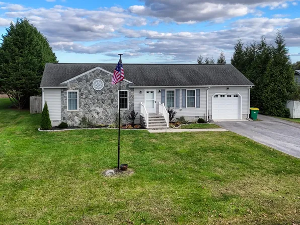 106 Sanford St, Felton, DE 19943