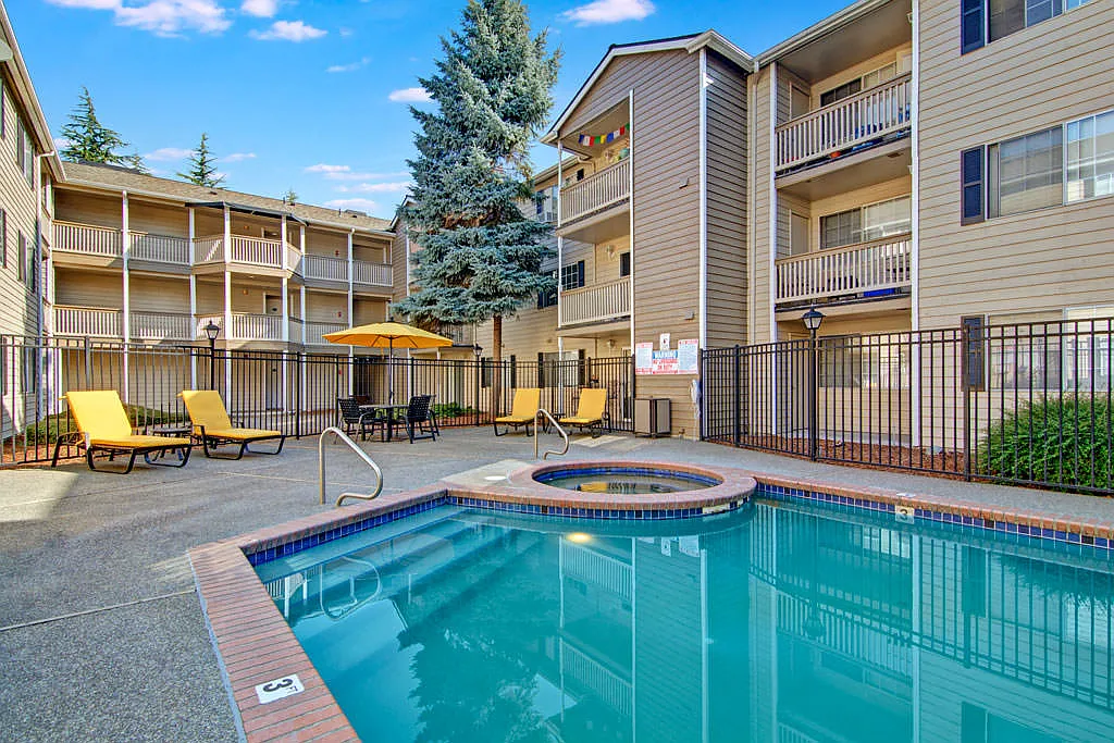 Bayview Apartment Homes — Photo 1