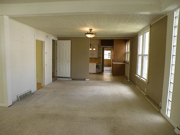 4th image of 217 Kenwood Ave