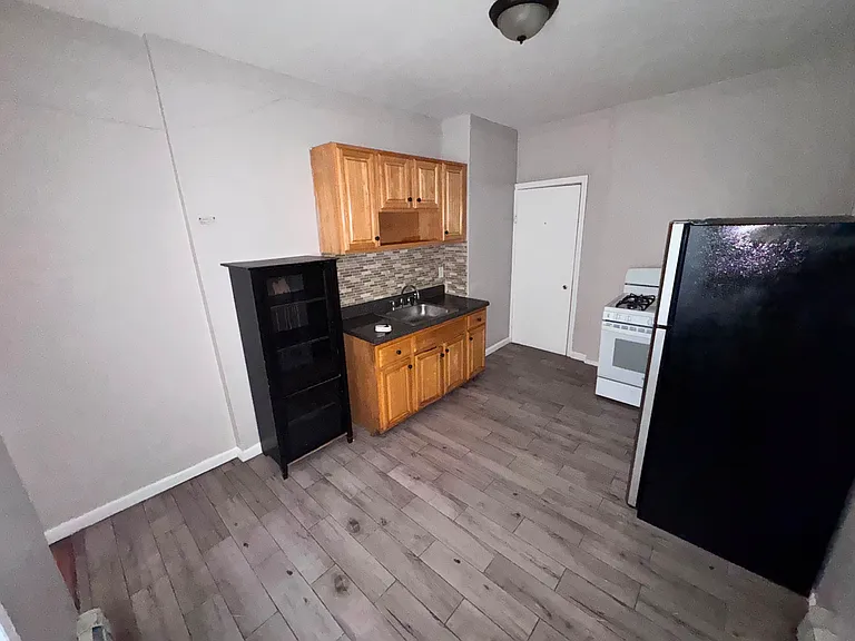 53 Tillinghast St #2R — Photo 4