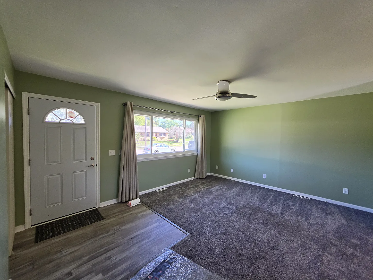 3 bed, 1.5 bath, 1050 sqft, $2,000 — Photo 3