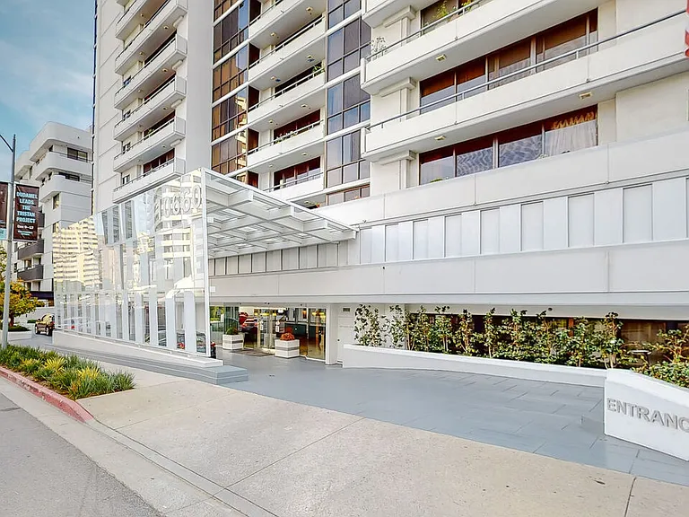 10660 Wilshire Blvd #705 — Photo 29