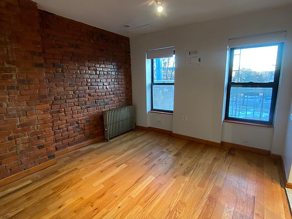 3rd image of 62 Bainbridge St APT 4