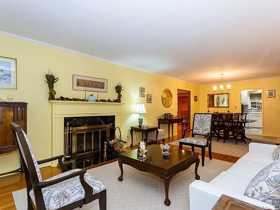 3rd image of 122 Poplar St