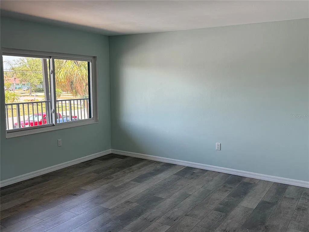 2 bed, 1.0 bath, 707 sqft, $1,700 — Photo 2