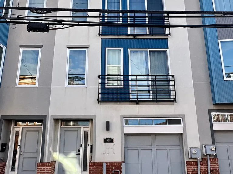 606 W Jefferson St — Photo 3