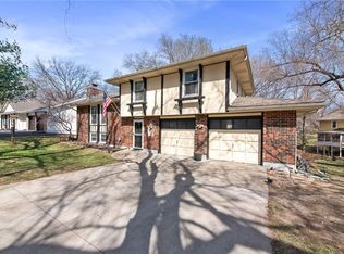 1312 NE 74th St, Gladstone, MO 64118