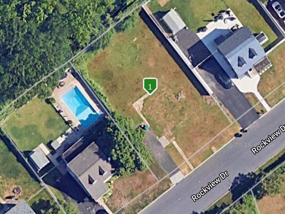 2nd image of 3535 Rockview Dr