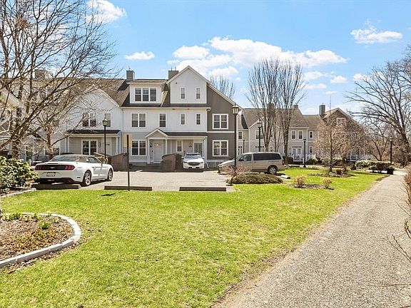 3rd image of 7 Lark Dr #202