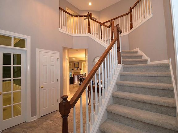 2nd image of 320 Williamsburg Dr