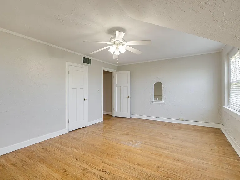 2516 N Hudson Ave #201 — Photo 18