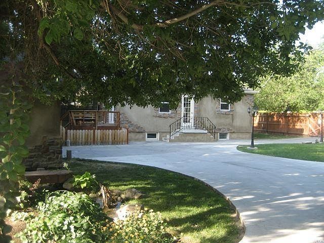 cottage - front