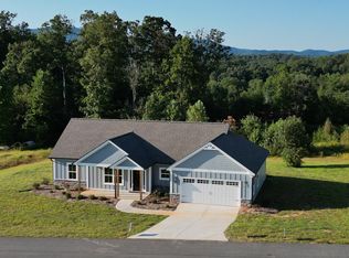 266 Hunts Ridge Dr, Cleveland, GA 30528