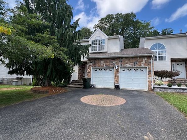 33 Kinglet Ave