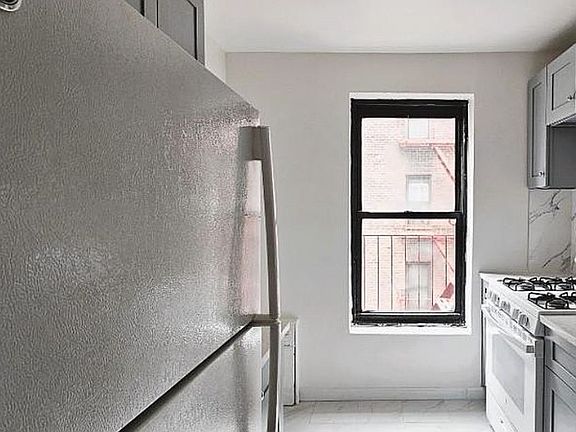 4th image of 13905 85th Dr APT 5F