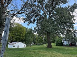 207 S 4th St, Le Claire, IA 52753