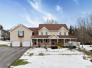 8 Waterford Ln, Utica, NY 13501