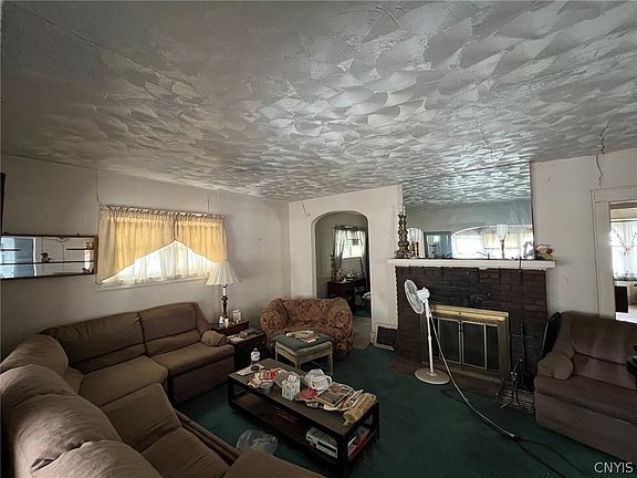3rd image of 619 Seeley Rd