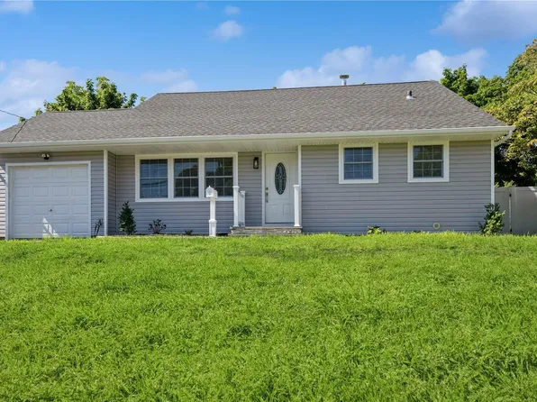 34 Princeton Street, Bay Shore, NY 11706