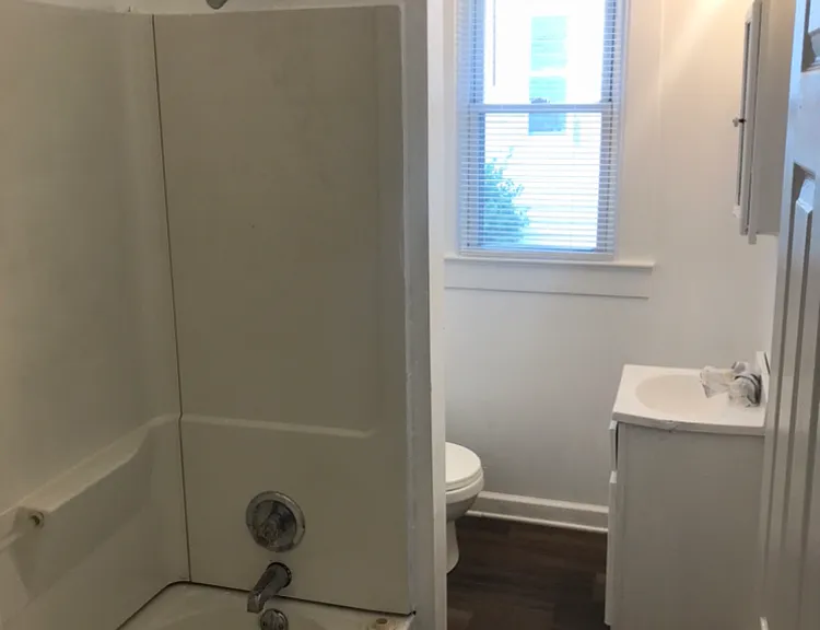 1104 S George St — Photo 7