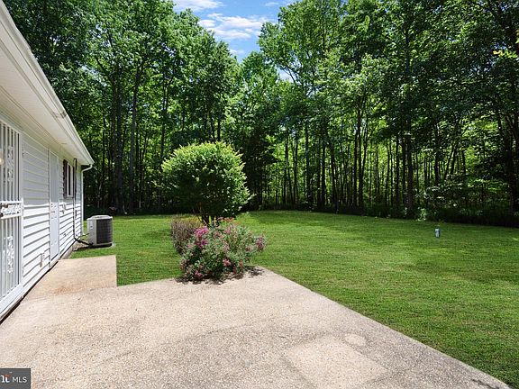 3rd image of 1469 Cedarhurst Rd