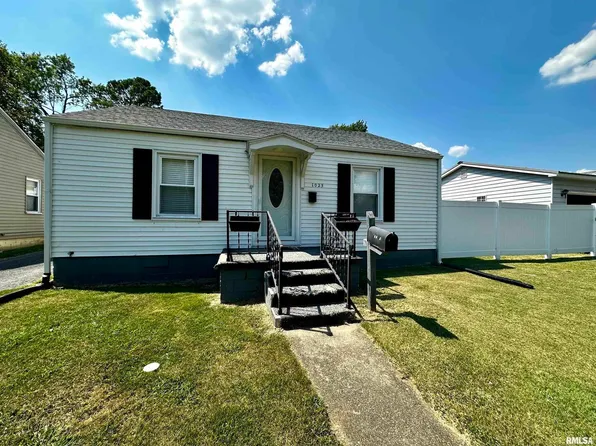 1025 S Main St, Harrisburg, IL 62946