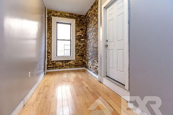 Rented by EXR | media 6