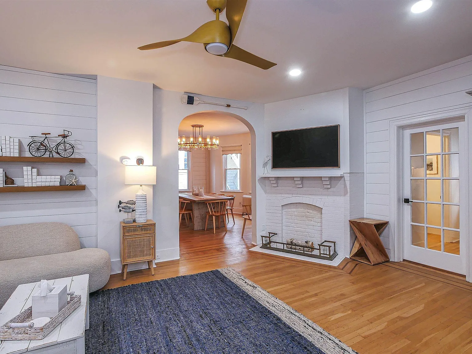 6 bed, 2.5 bath, $2,200 — Photo 4