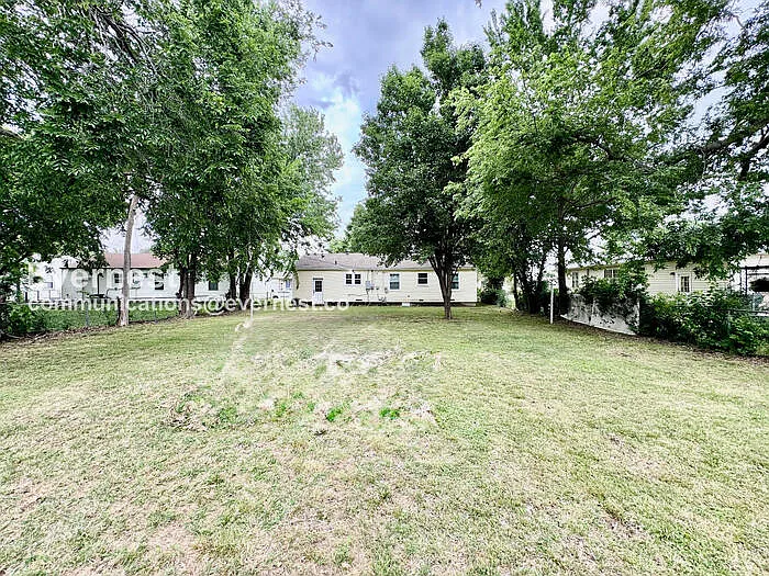 802 N Birch St — Photo 15