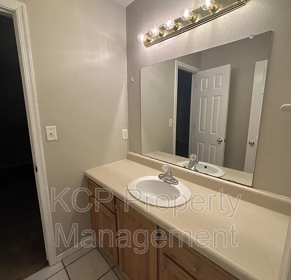 1115 Farley Cir #B — Photo 9