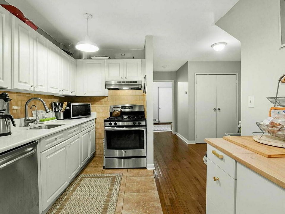 1st image of 38 W 127th St