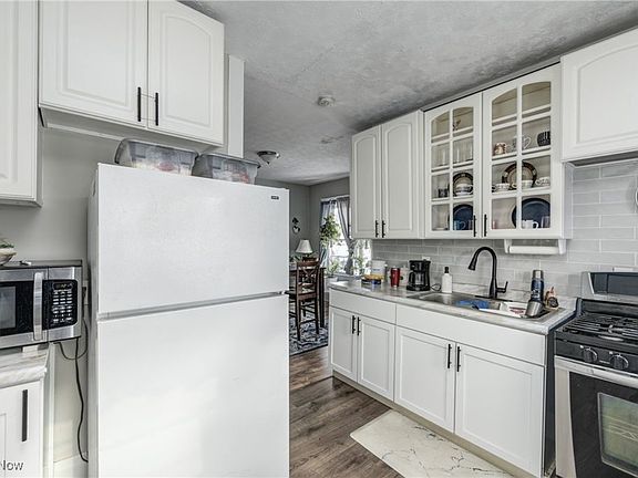 2nd image of 3901 Denison Ave #2