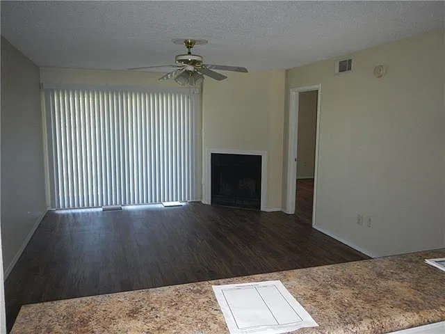 2425 Oxford Pl — Photo 3