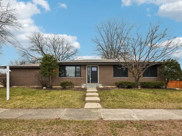 329 Antelope Trl, Carol Stream, IL 60188