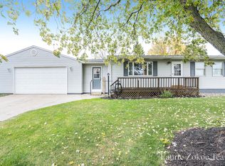 10790 Hanna Lake Ave SE, Caledonia, MI 49316