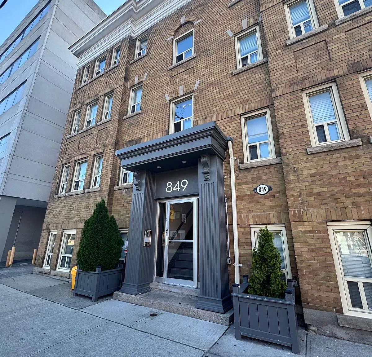 849 Broadview Ave E — Photo 1