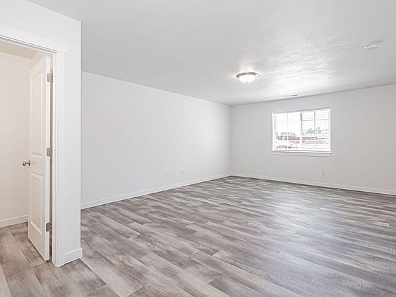 5th image of 711 Sunniva Dr