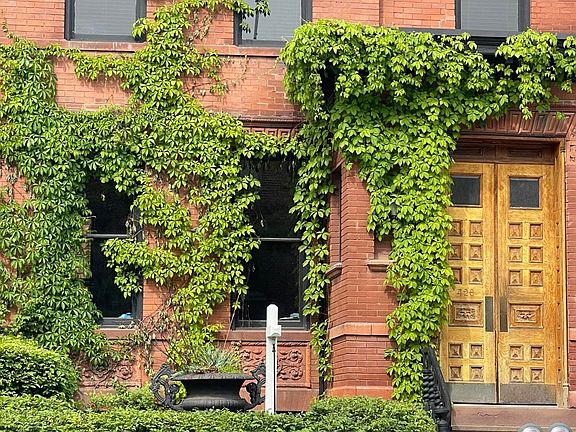 2nd image of 420 Warren St #3R