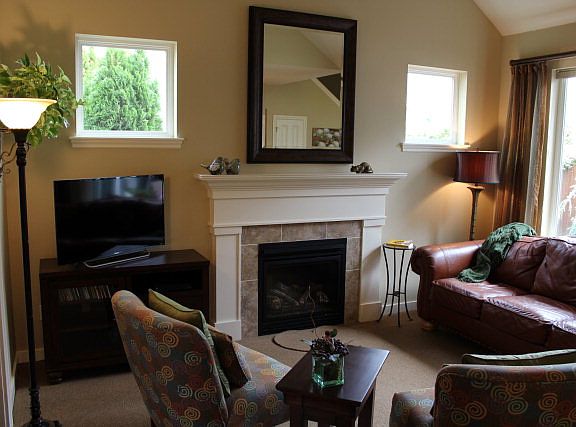 2nd image of 1086 SE Garrison Village Way