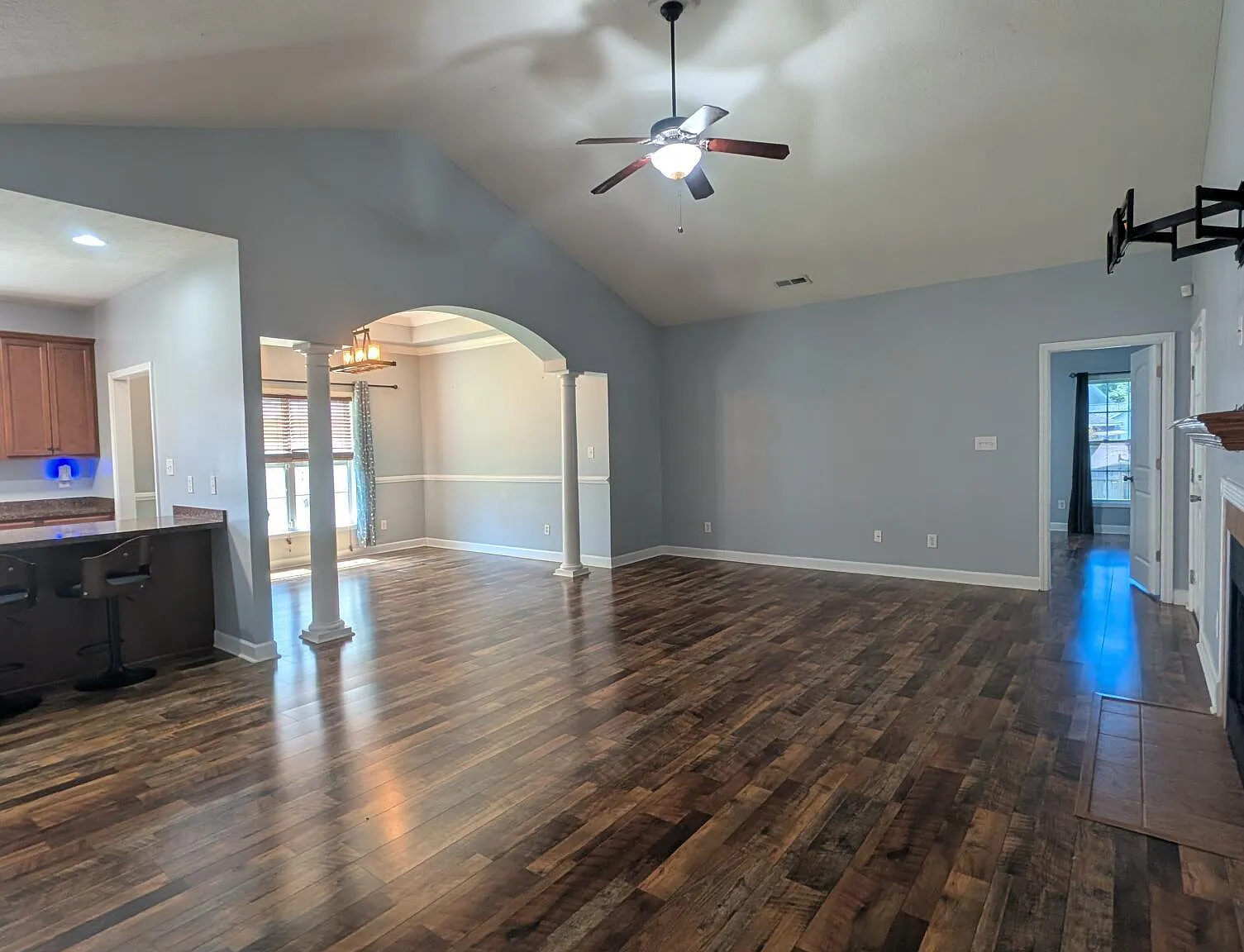3 bed, 2.0 bath, 1651 sqft, $2,000 — Photo 4