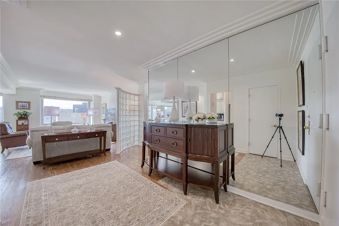 1 bed, 1033 sqft, $2,250 — Photo 4